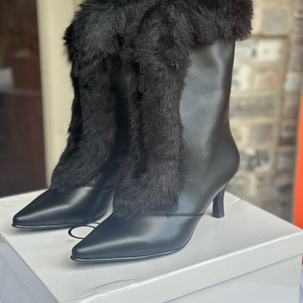 Elegant Black Fur-Trimmed Women's Boots